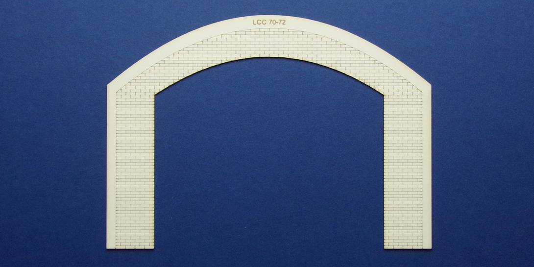 LCC 70-72 O gauge brick underarch with shop Underarch for brick arch with opening for shop fittings.